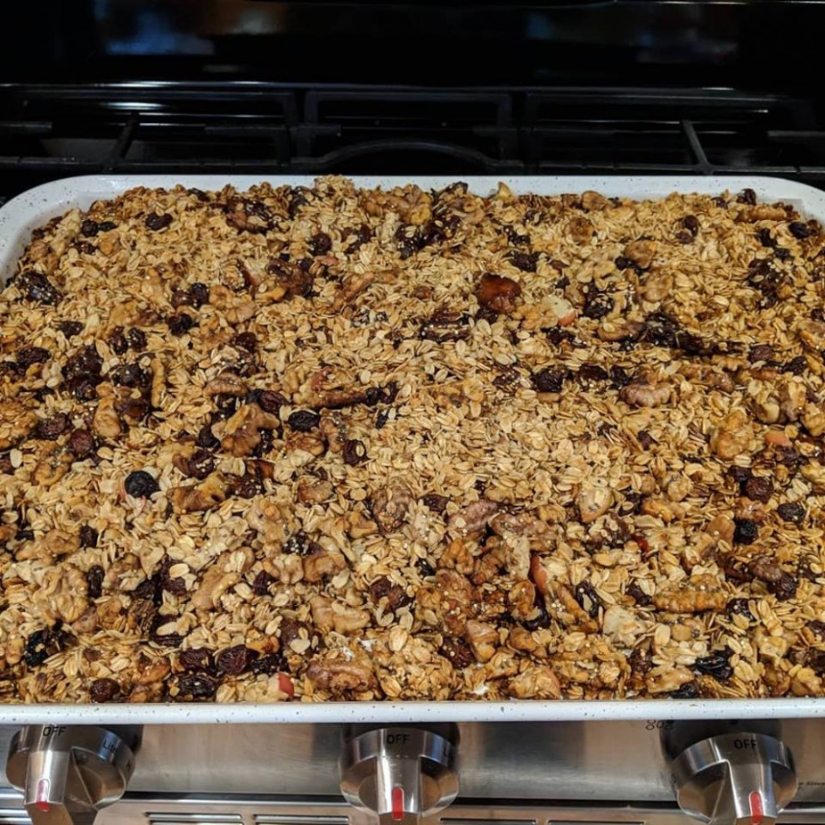 Simple Apple Cinnamon Granola
