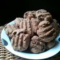 Pb & Chocolate Chip Protein Cookies