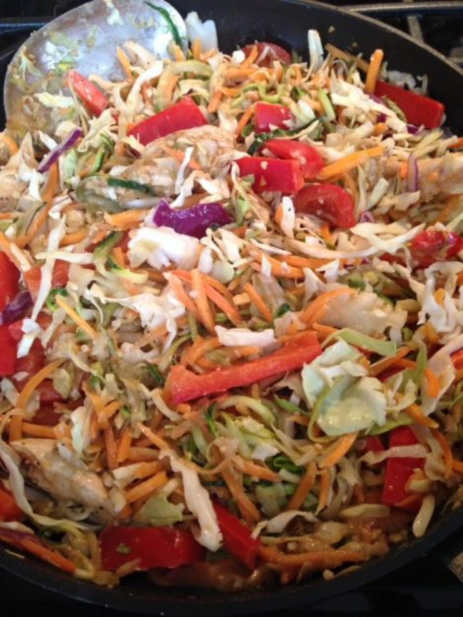 Zucchini Noodle Lo Mein With Peanut Sauce